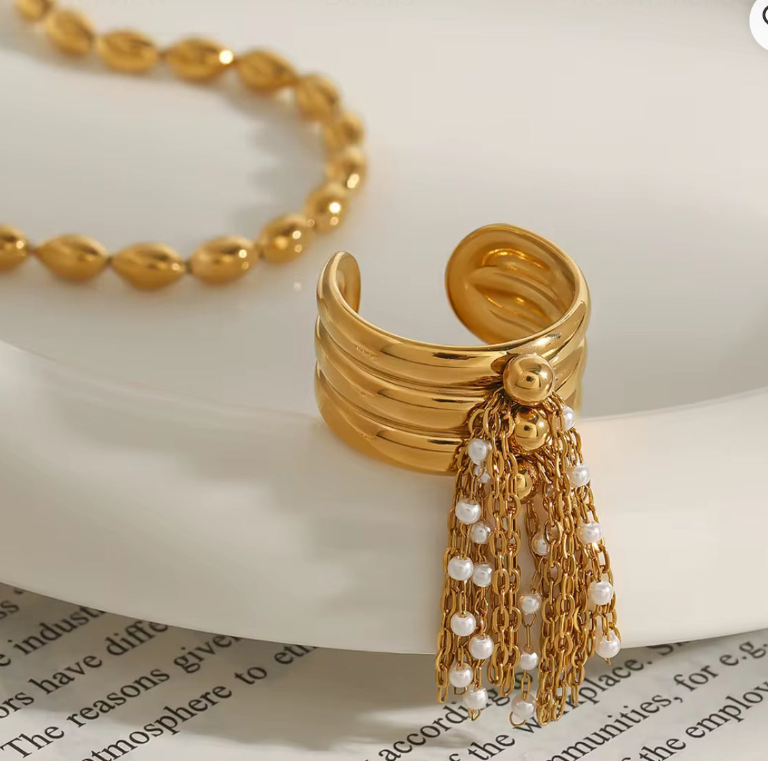 Lucia Ring